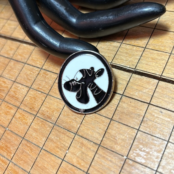 Disney Trading Pin Tigger Cameo Black White 2009 Hidden Mickey 1 of 7 No Back - Picture 4 of 7